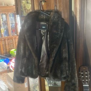 Women’s faux fur short jacket M NWOT